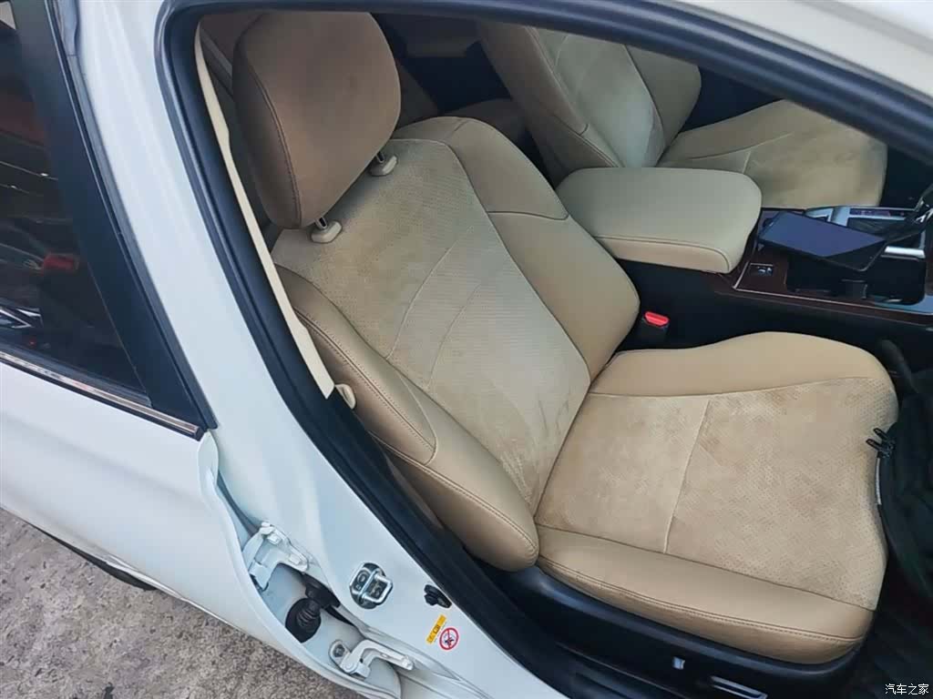 Toyota 2.5V, 2017 25