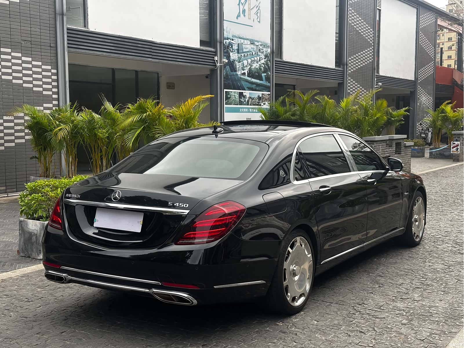 Maybach S-Class, 2020 4