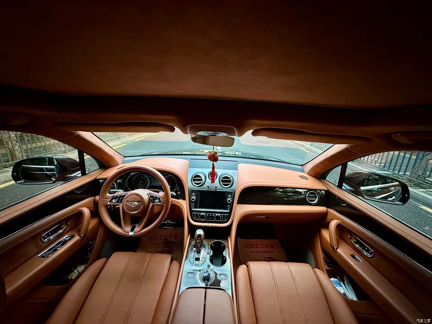 Bentley Bentayga, 2019 9