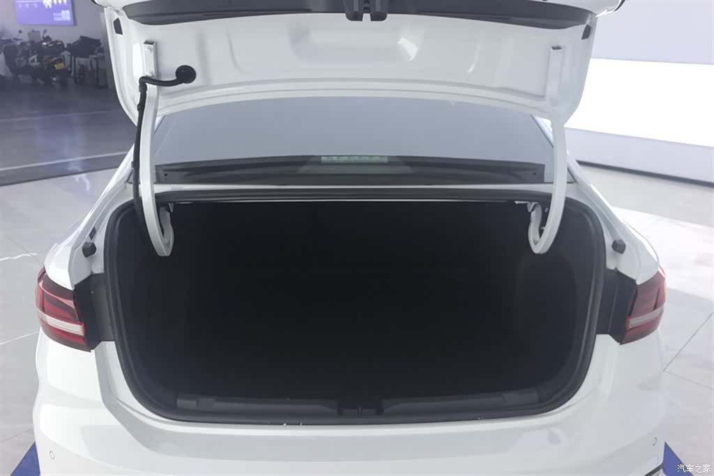 Volkswagen Lavida, 2024 4