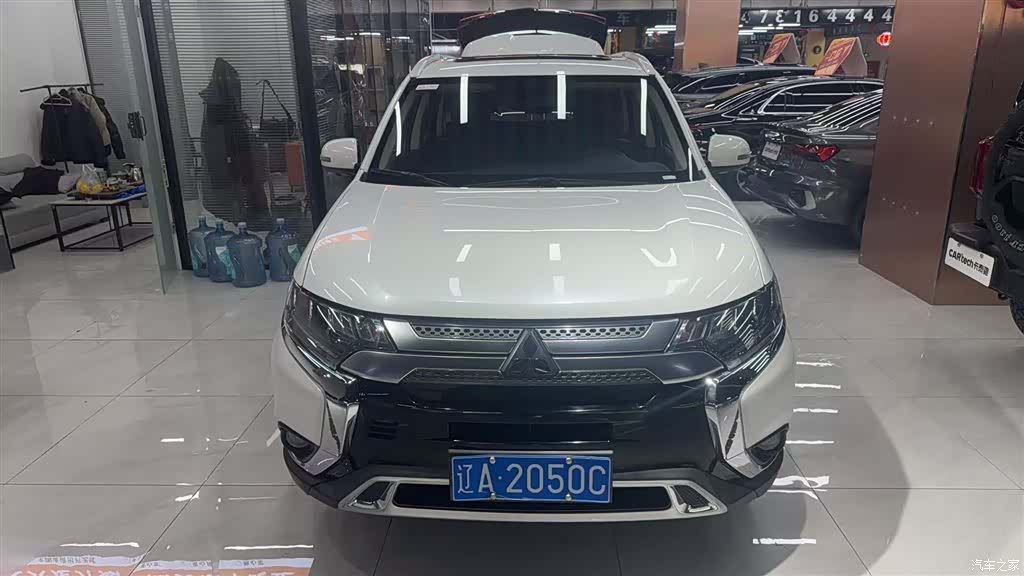 Mitsubishi Outlander, 2020 3
