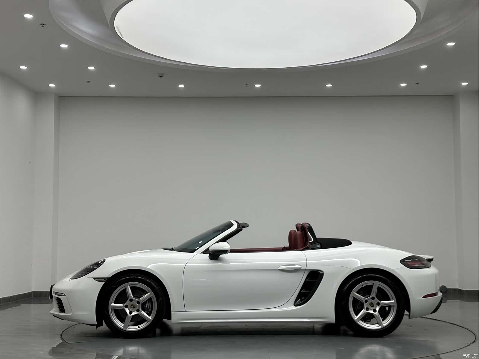 Porsche Boxster, 2022 все фото