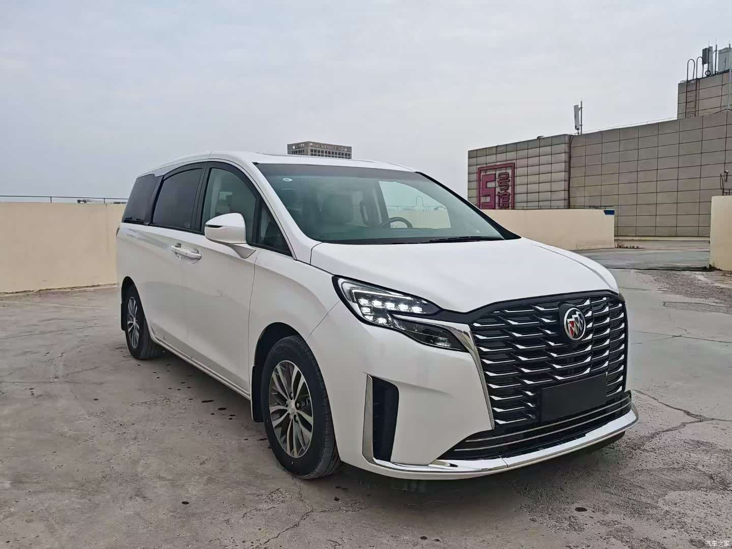 Buick GL8, 2023 3