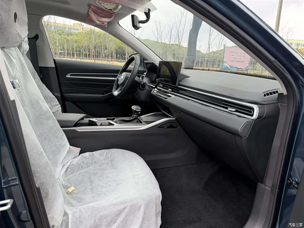 Geely Emgrand, 2026 23