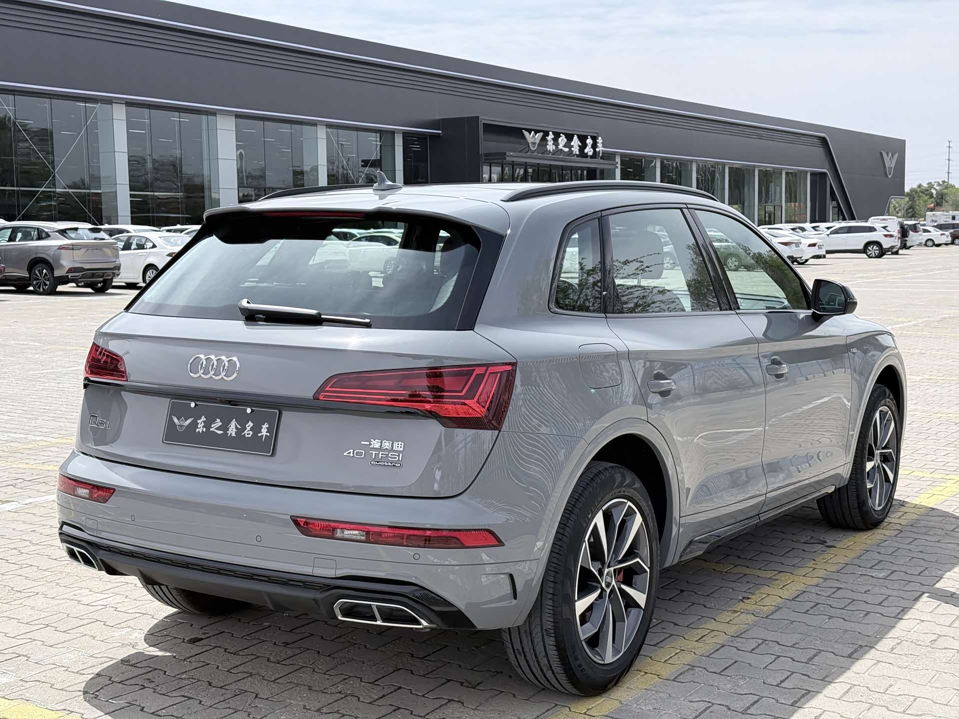 Audi Q5L, 2025 10