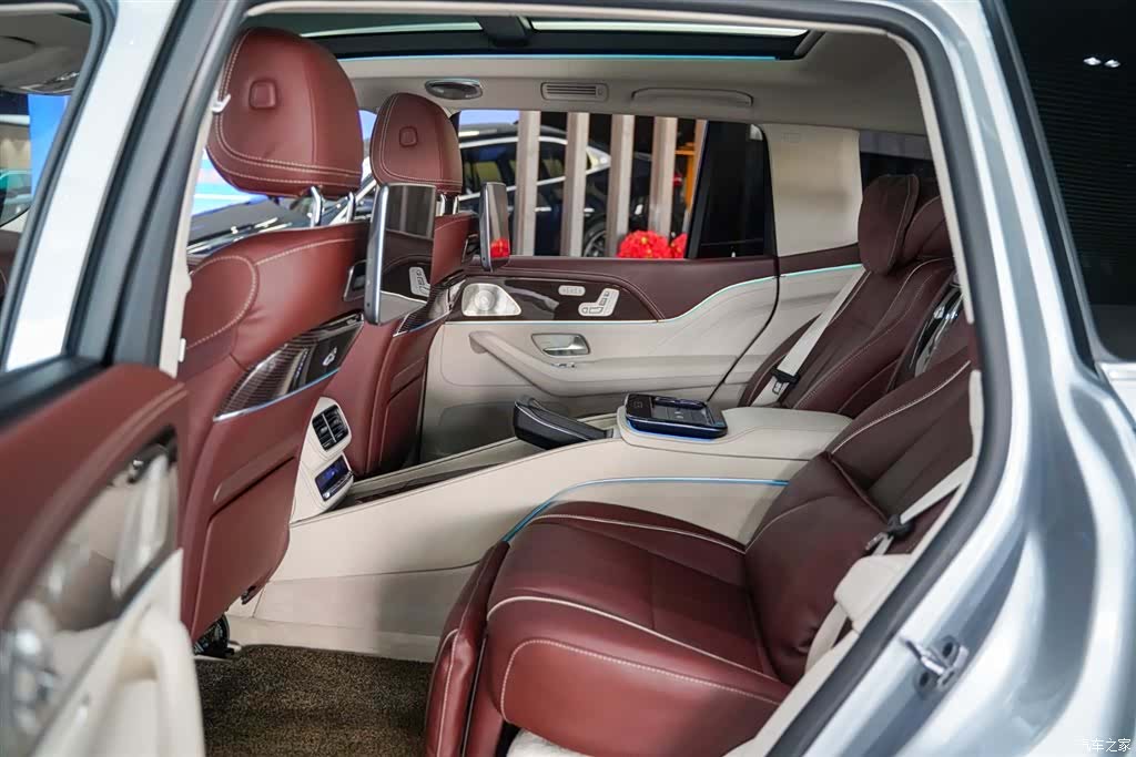 Maybach GLS, 2023 3