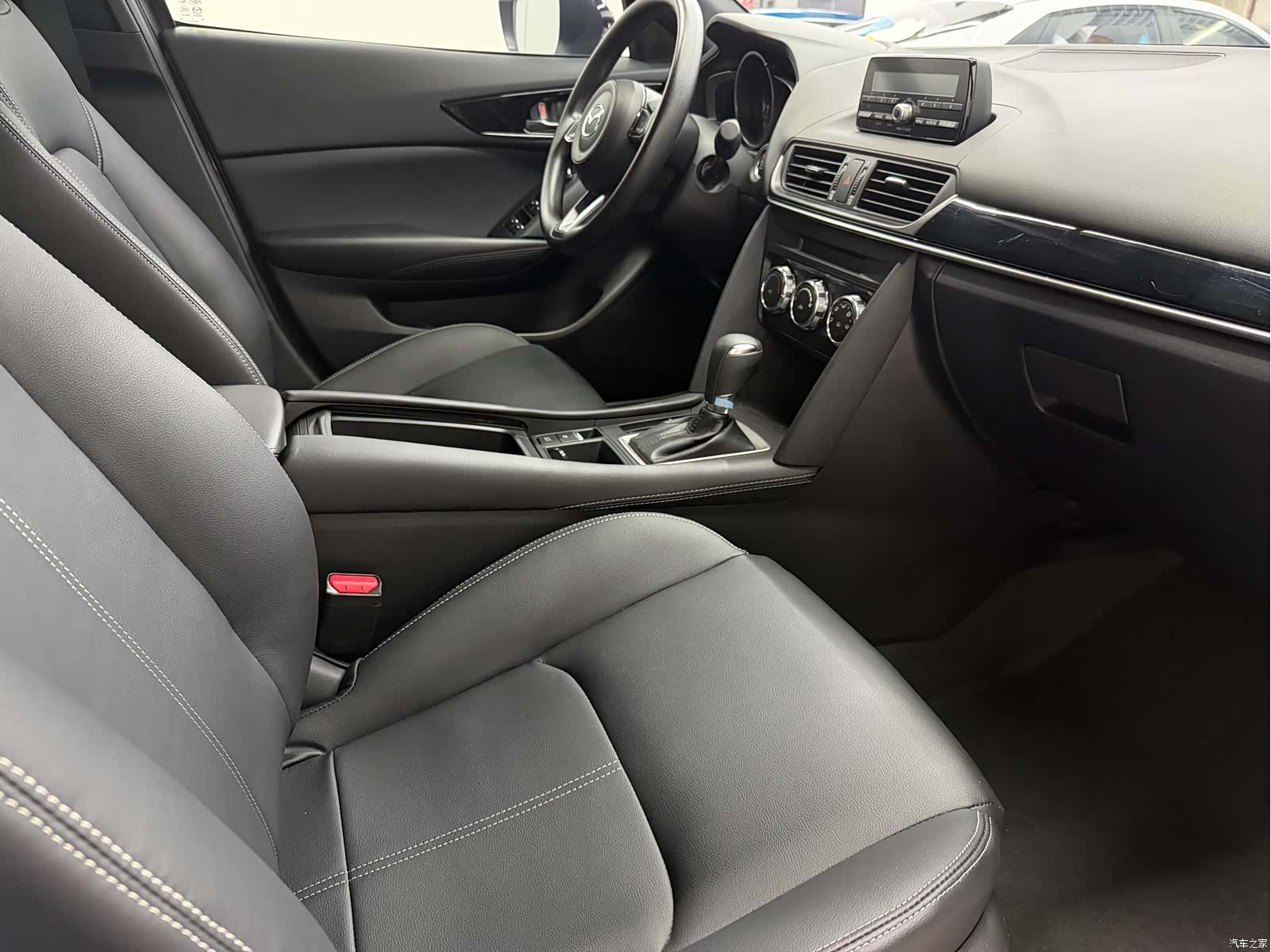 Mazda CX-4, 2023 10