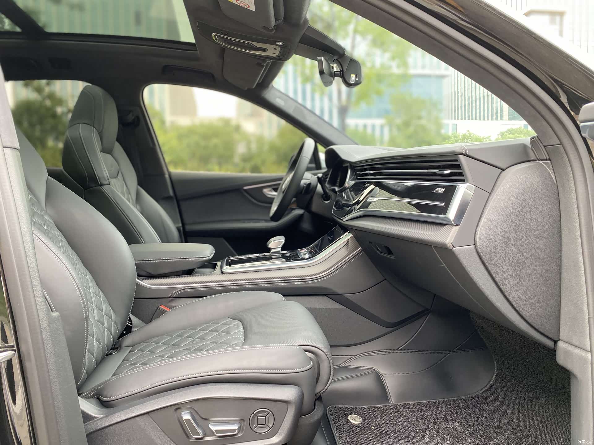 Audi Q7, 2025 10