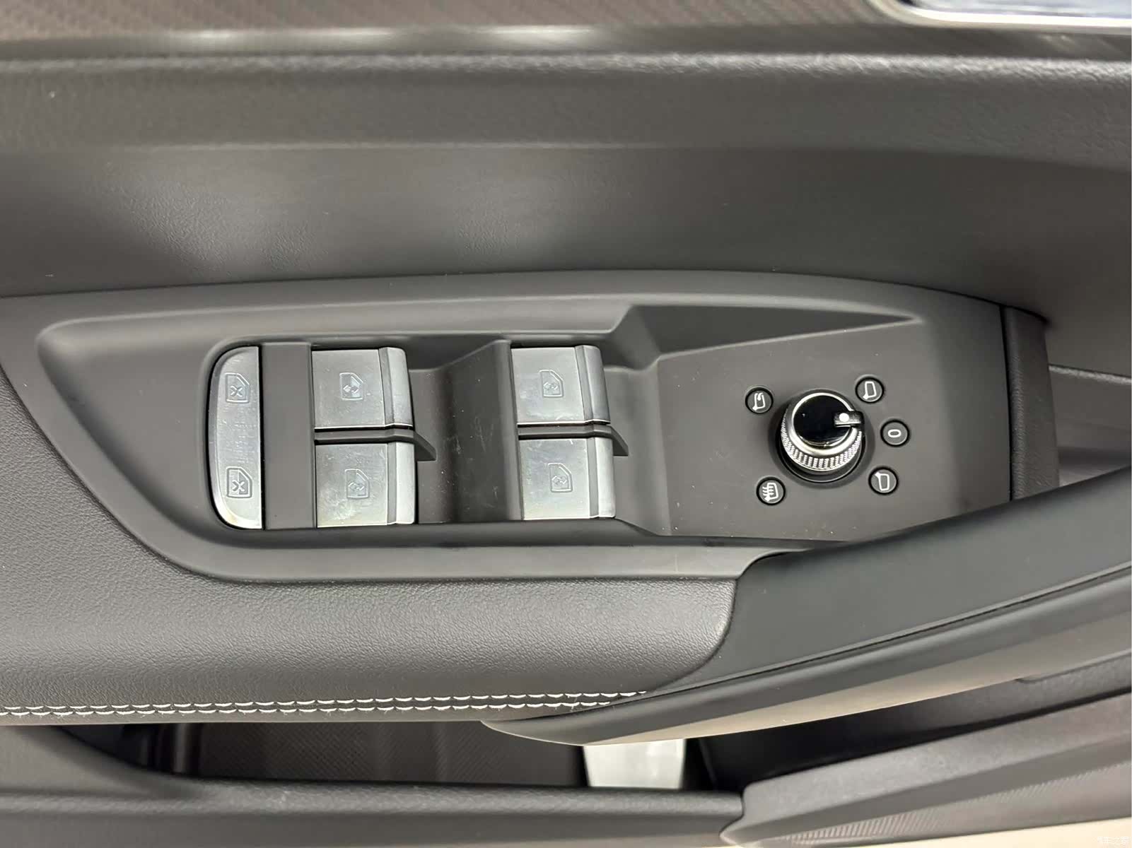 Audi Q5L, 1900 20