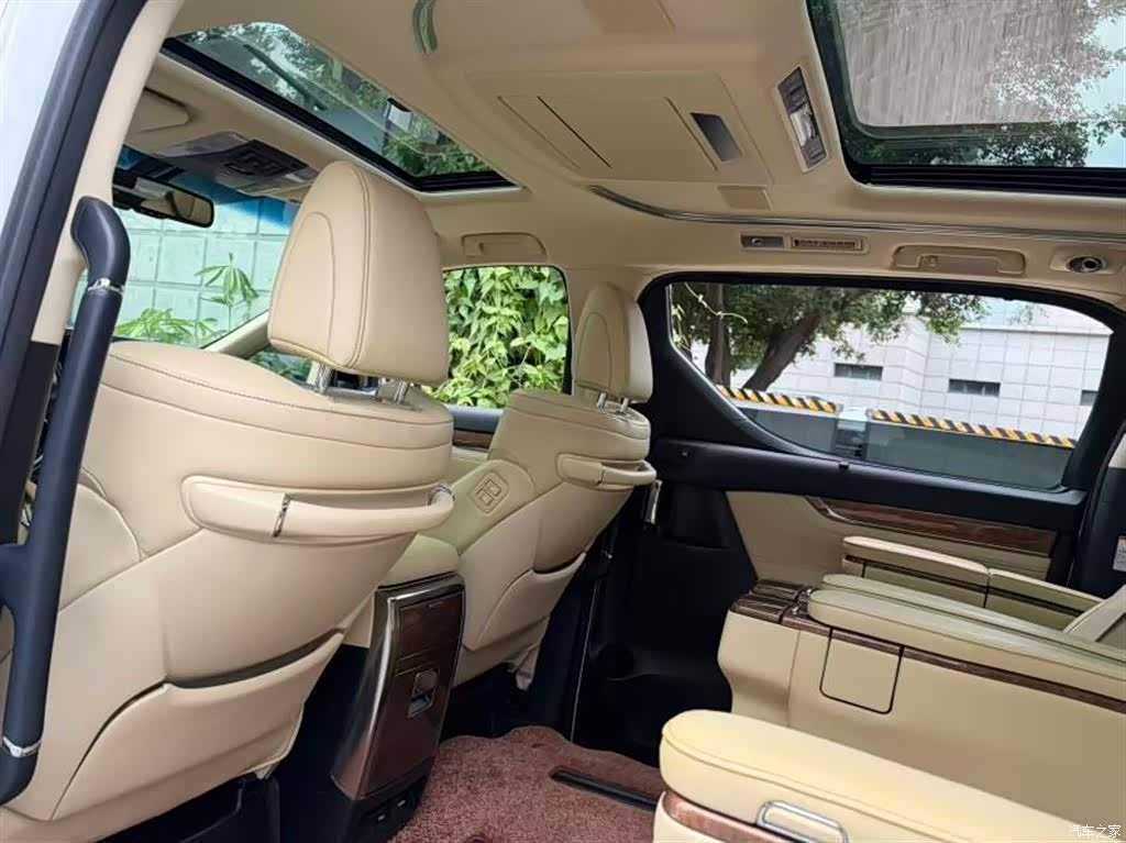 Toyota Alphard, 2017 9