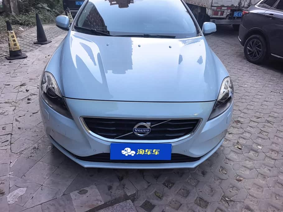 Volvo V40
