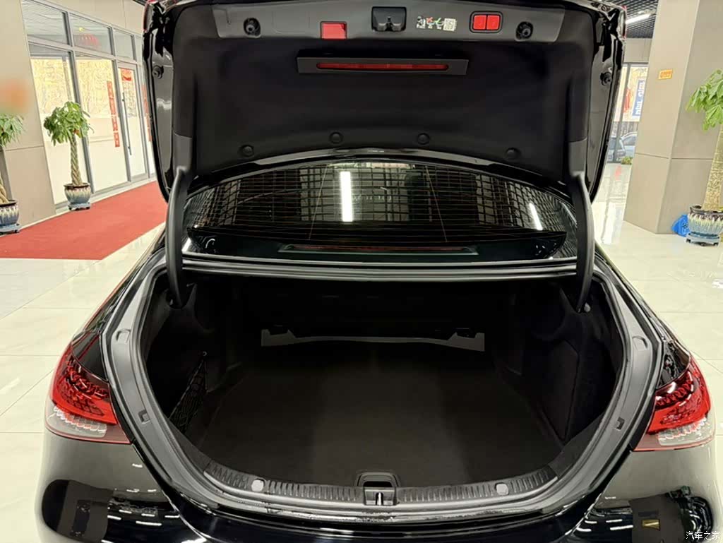 Mercedes-Benz E-Class, 2023 18
