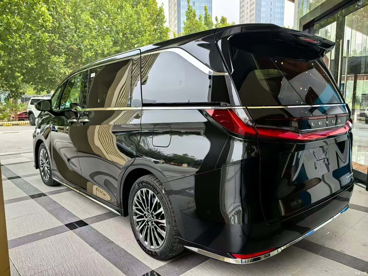 Lexus LM, 2025 16