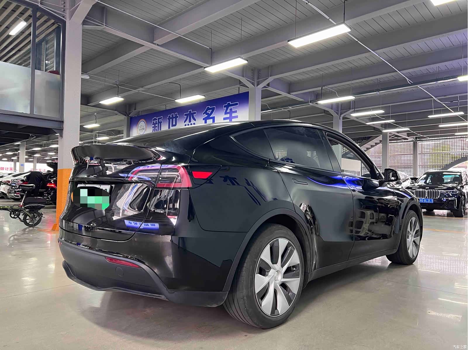 Tesla Model Y, 2023 9