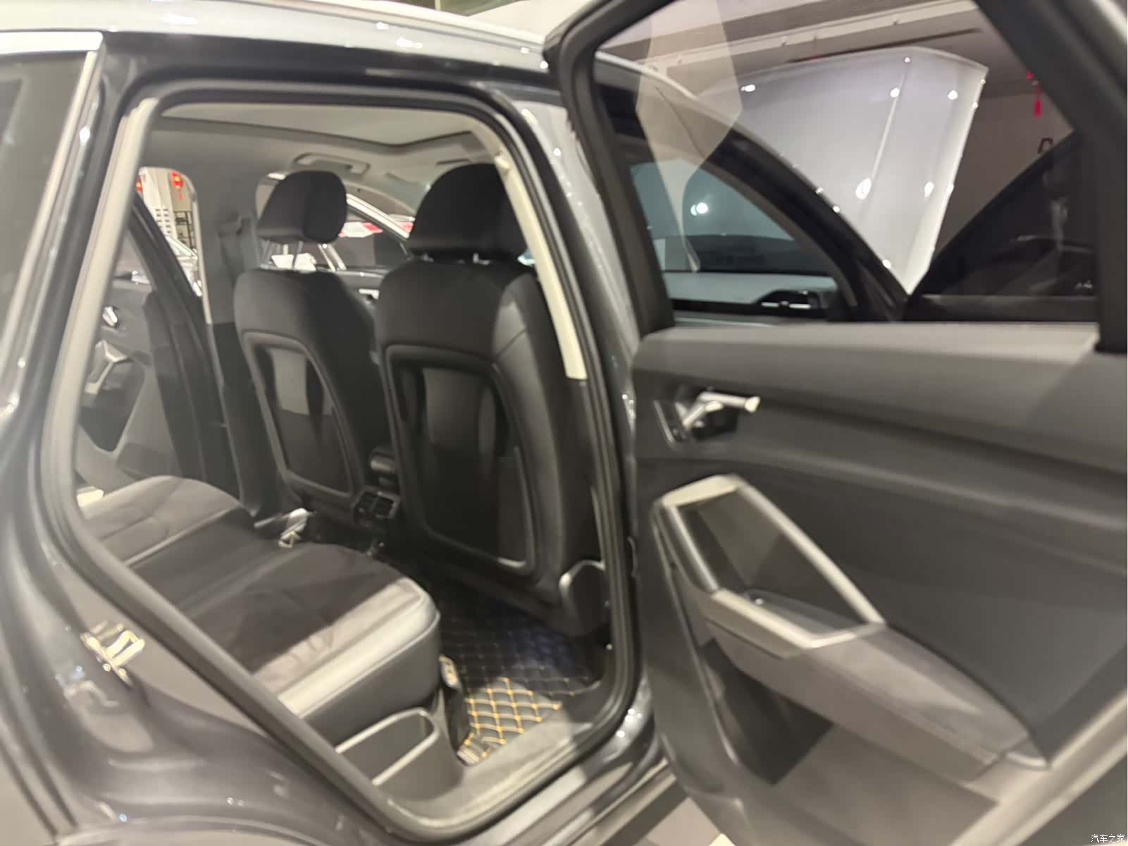 Audi Q3, 2022 10