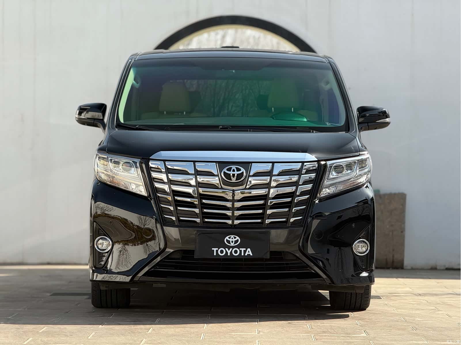 Toyota Alphard, 2016 1