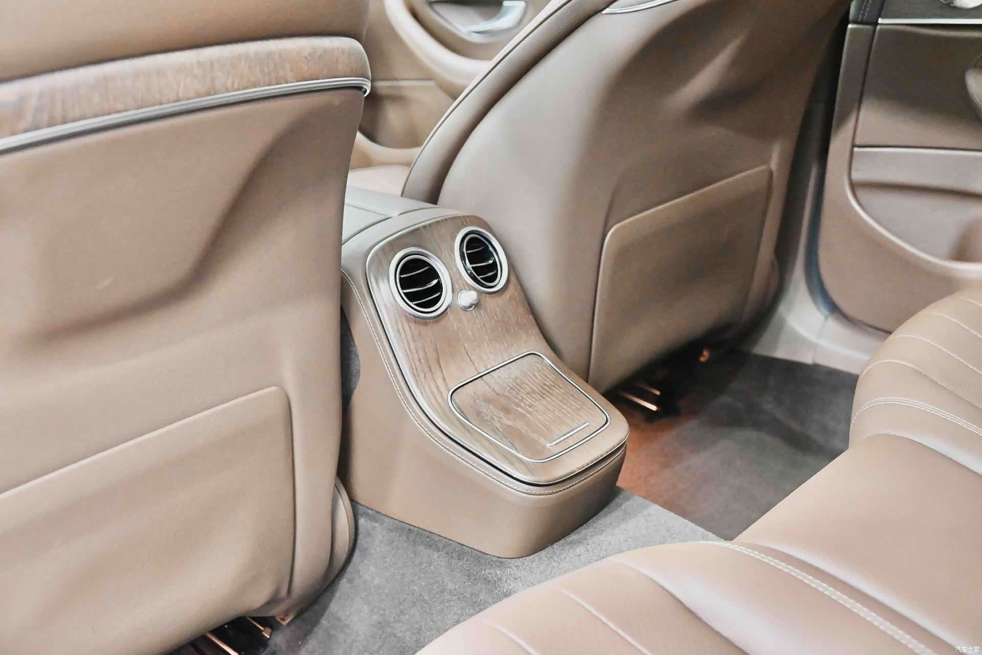 Mercedes-Benz E-Class, 2022 37