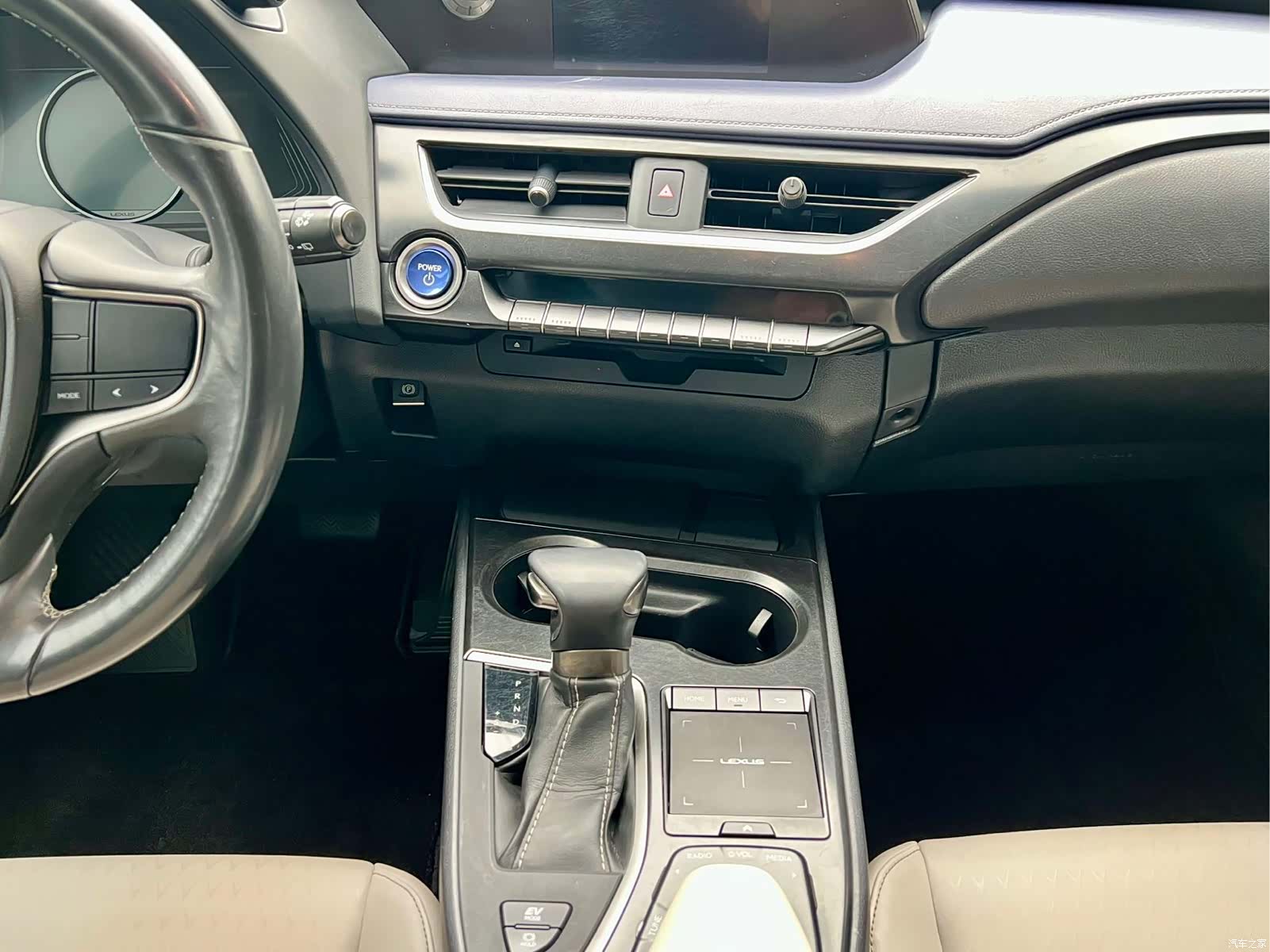 Lexus UX, 2019 12