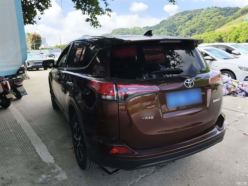 Toyota RAV4, 2017 все фото