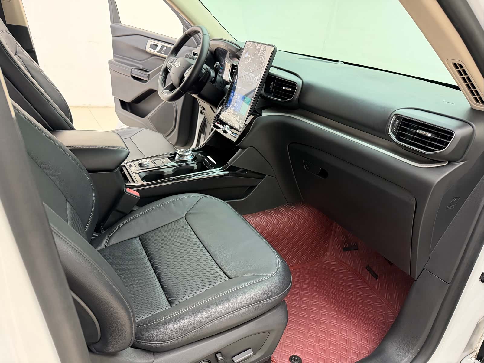 Ford Explorer, 2020 12
