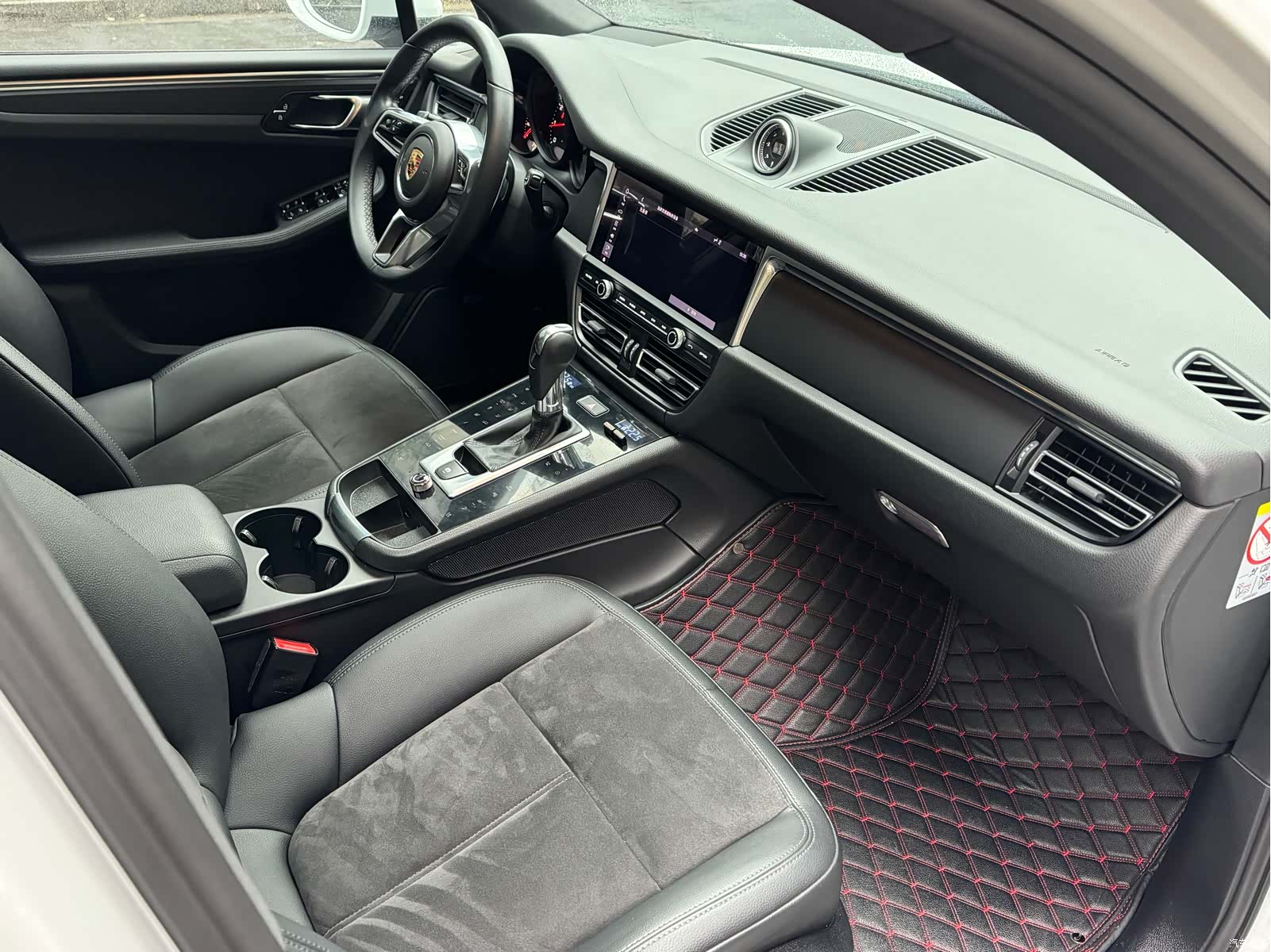 Porsche Macan, 2022 11
