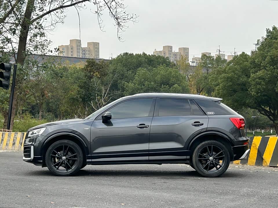 Audi Q2L