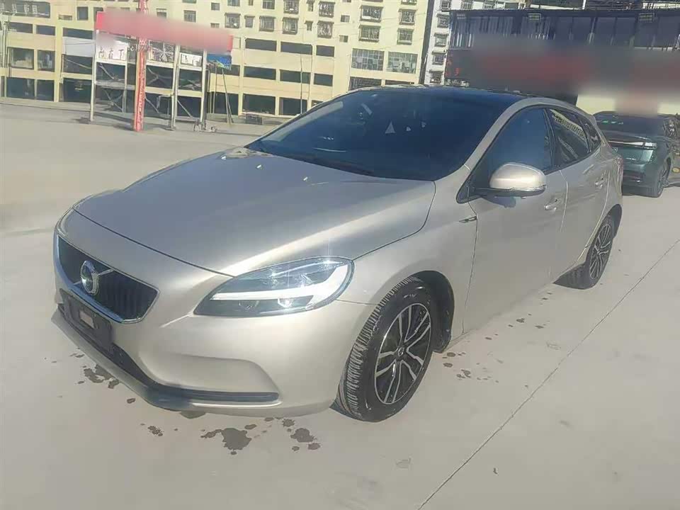 Volvo V40