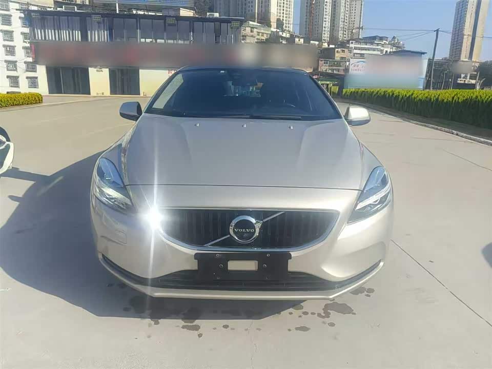 Volvo V40