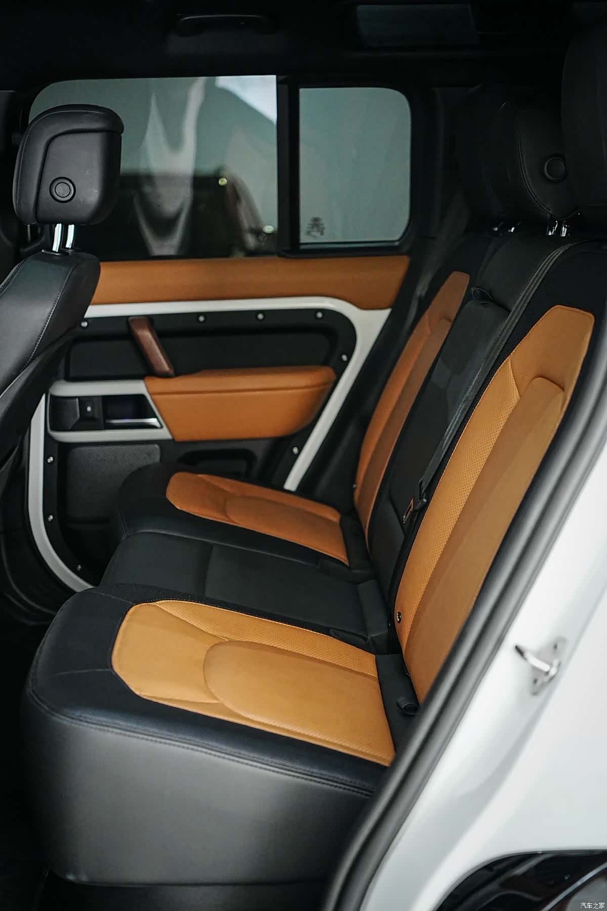 Land Rover Defender, 2024 14