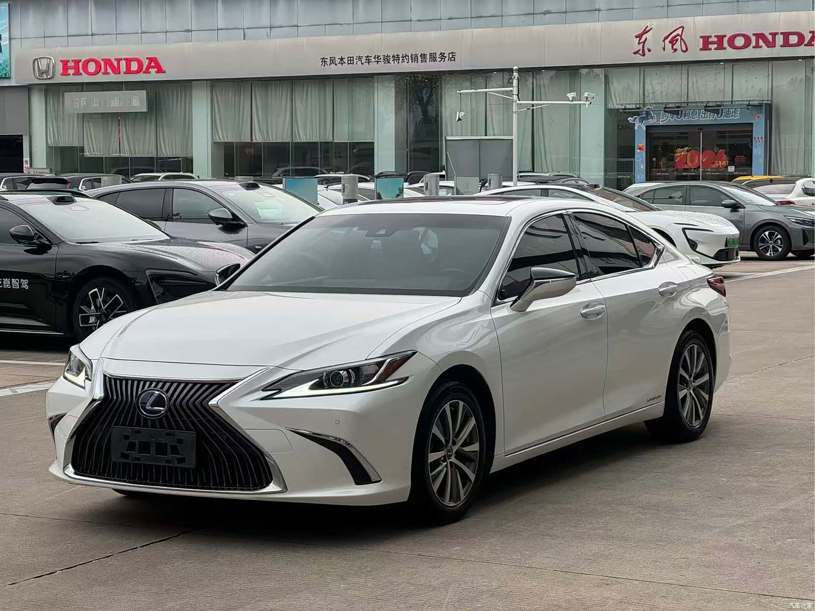Lexus ES, 2019 3