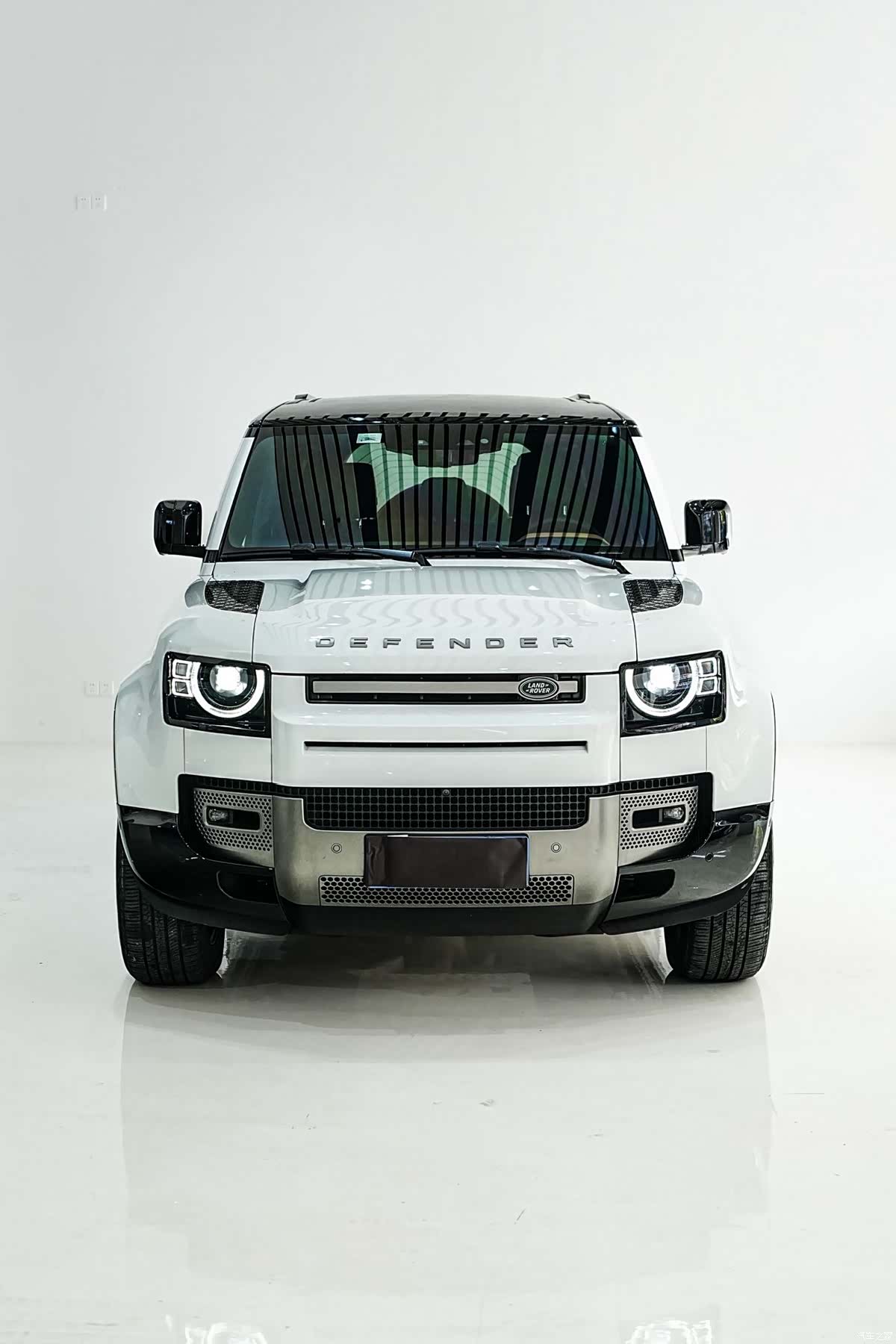 Land Rover Defender, 2024 2