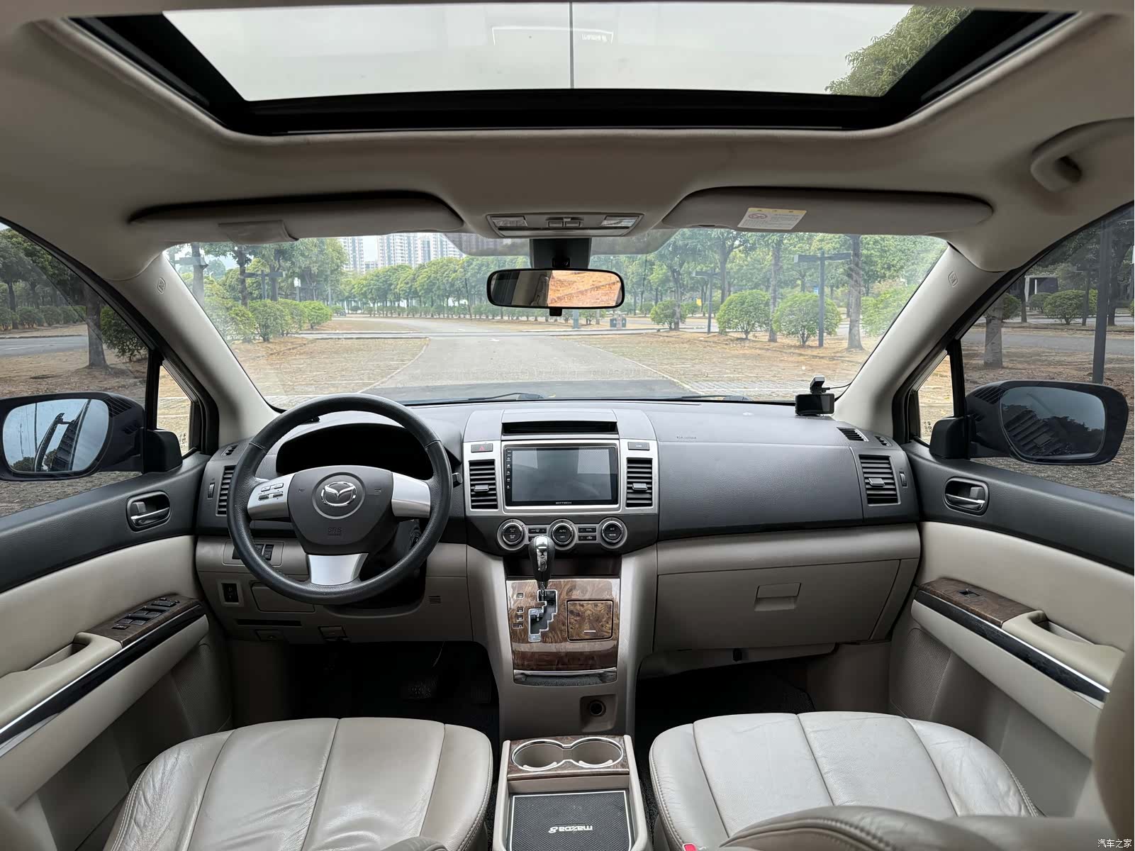 Mazda 8, 2011 11