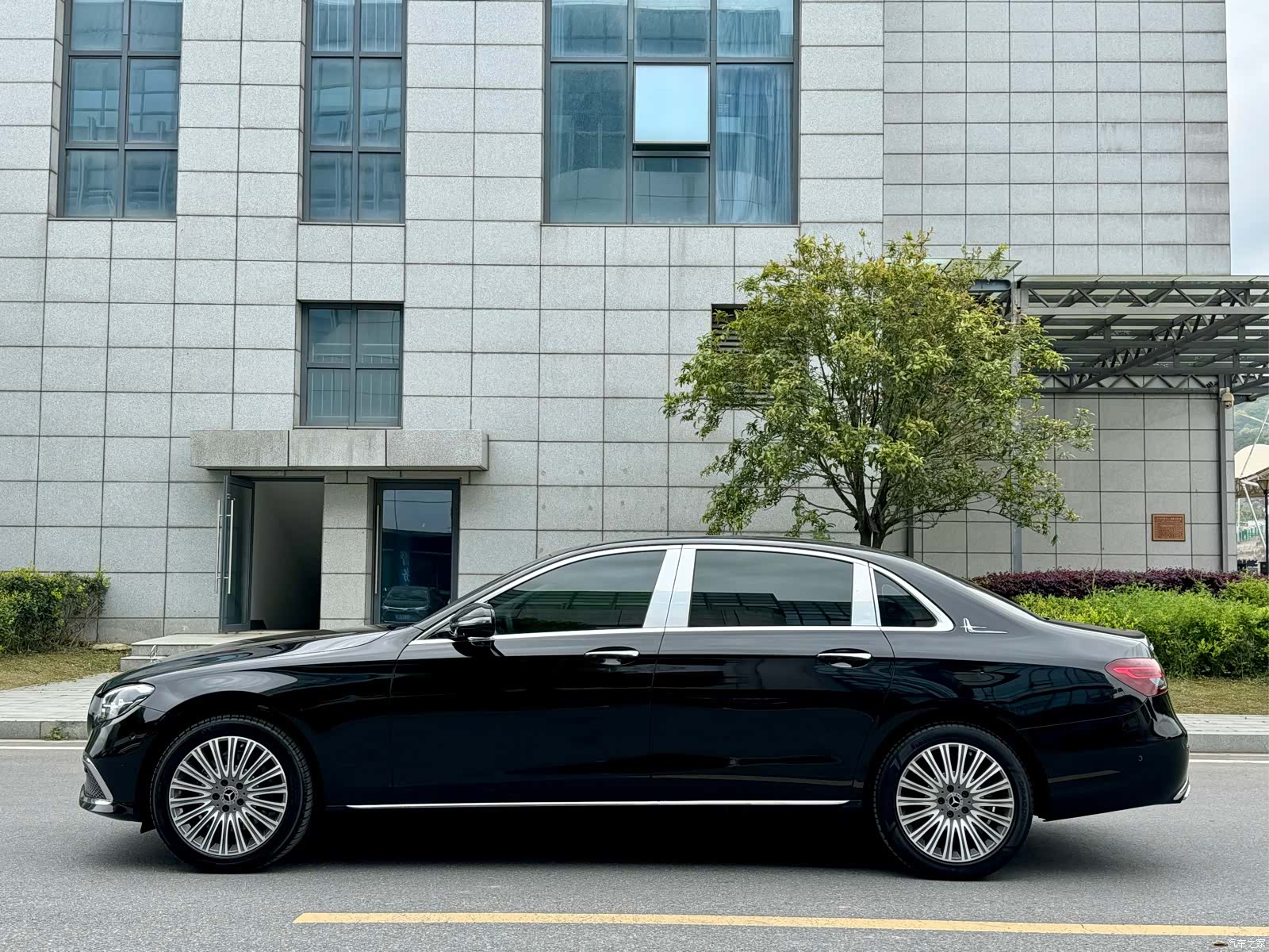 Mercedes-Benz E-Class, 2022 13