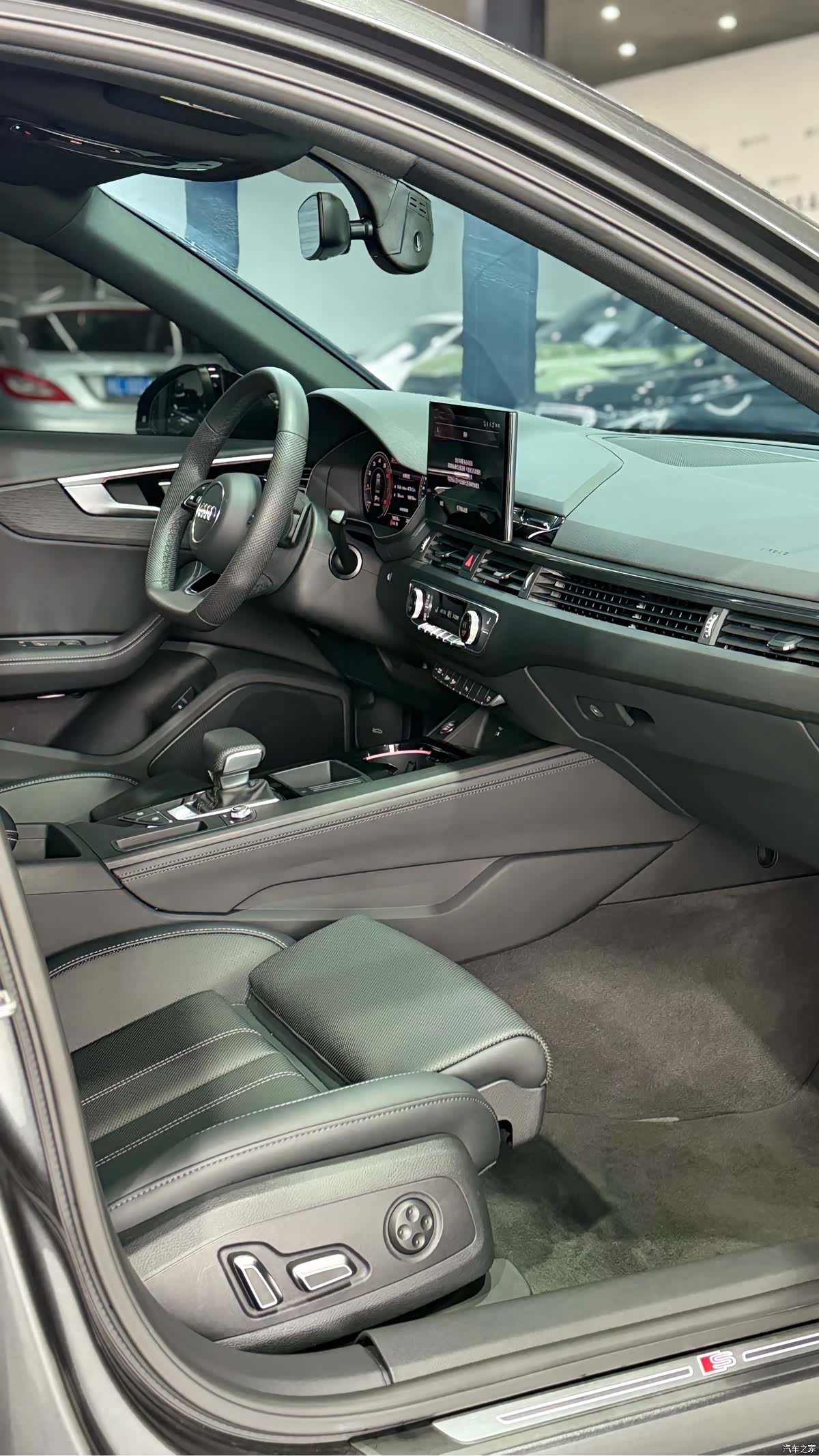 Audi A4L, 2025 12