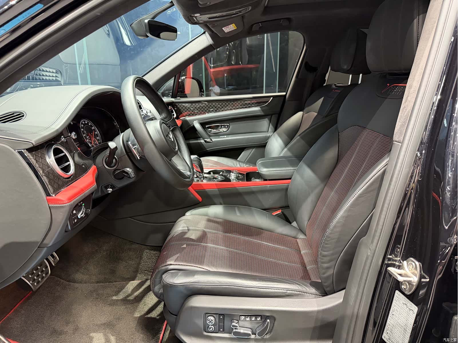 Bentley Bentayga, 2020 10