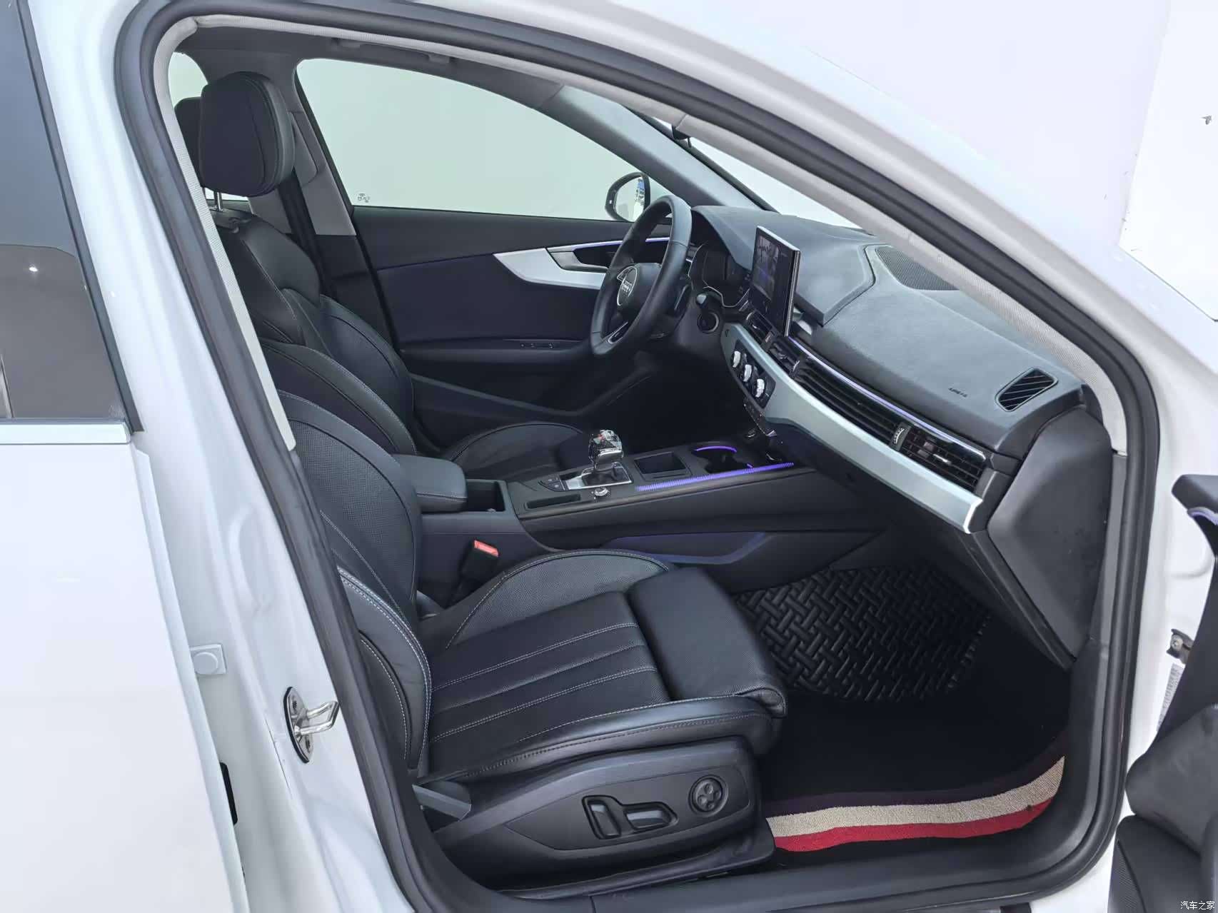 Audi A4L, 2022 все фото