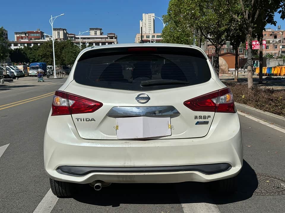 Nissan TIIDA