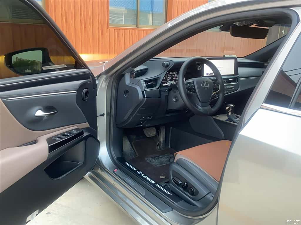 Lexus ES, 2024 9