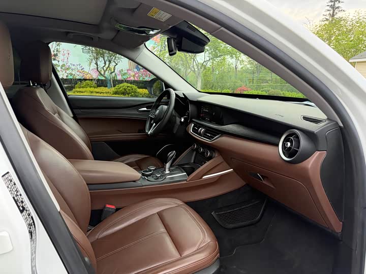 Alfa Romeo Stelvio si tan wei 2017 2.0T 200HP Luxury