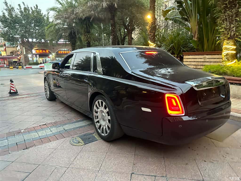 Rolls-Royce Phantom, 2013 3