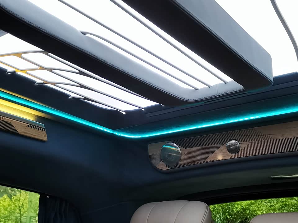 Mercedes-Benz V-class