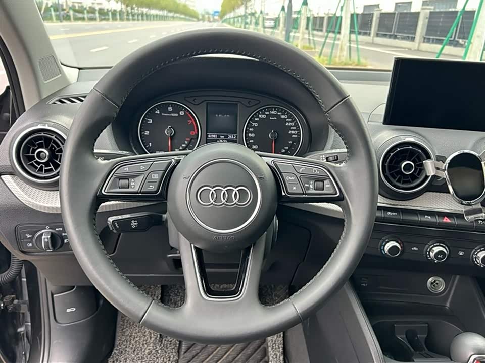 Audi Q2L