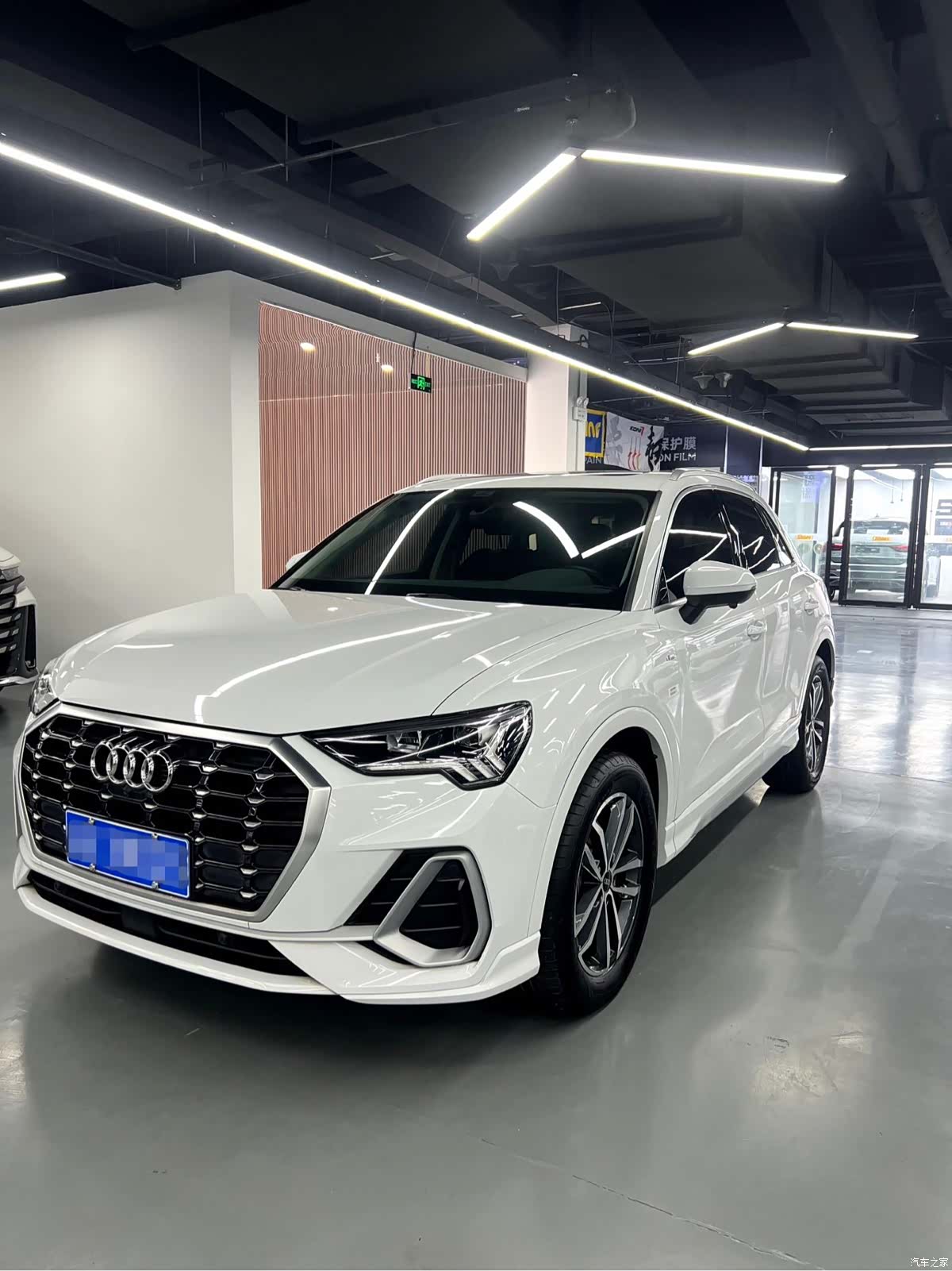Audi Q3, 2023 1