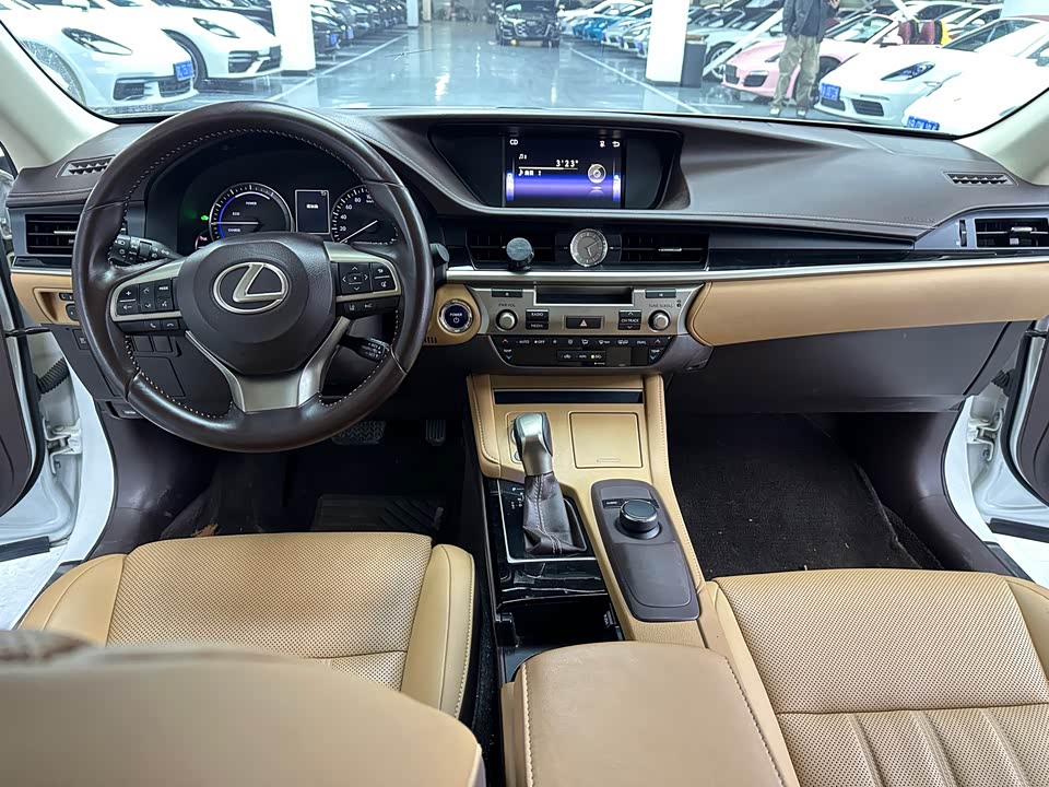 Lexus ES