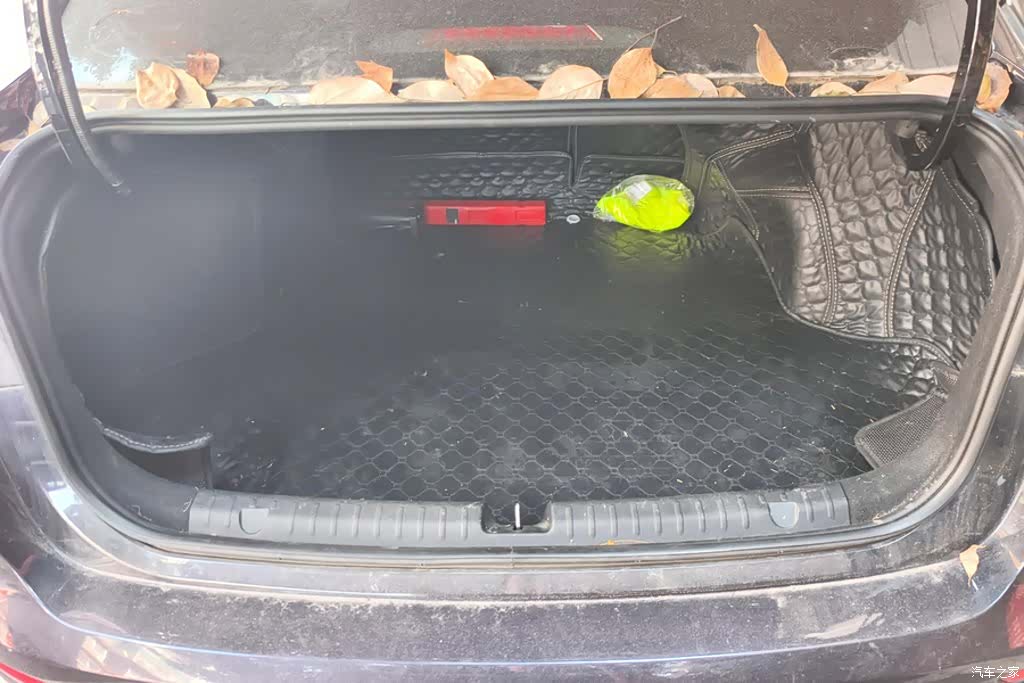 Geely Emgrand, 2023 4
