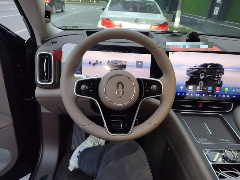 AITO Ask the world M9