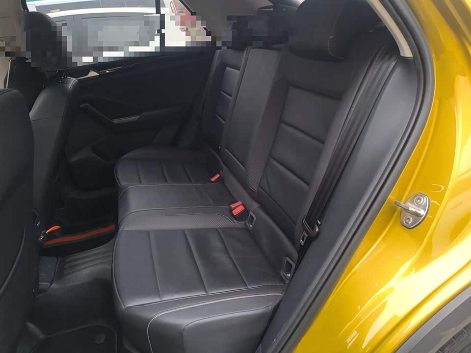 Volkswagen T-ROC exploring Songs