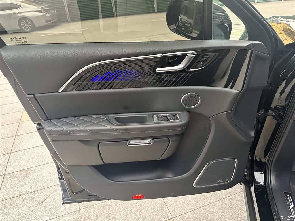 Hongqi E-HS9, 2023 15
