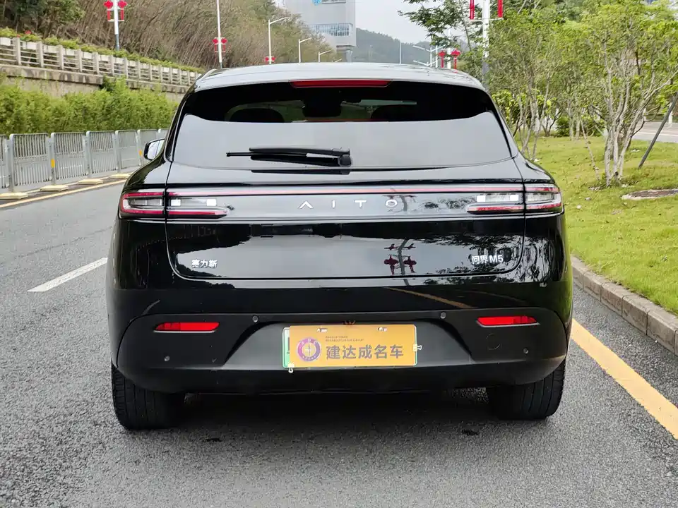 AITO Ask the world M5