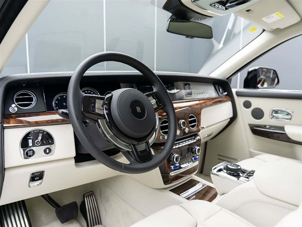 Rolls-Royce Phantom, 2018 12